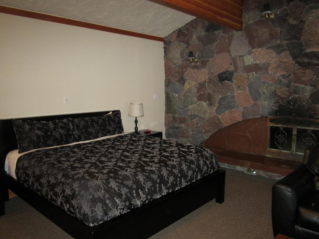 The Lodge At Skeena Landing Terrace Room photo